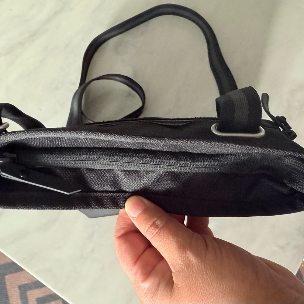 Like New Sherpani Sadie Crossbody Bag Black - Picture 9 of 10